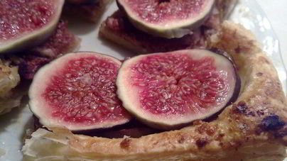 Пирог с инжиром и орехами