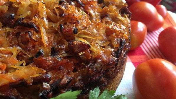 пирог с капустой и лисичками