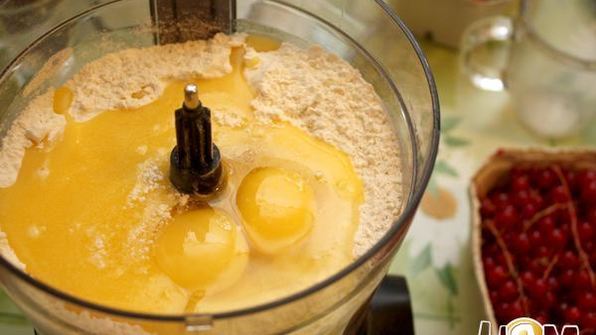 пирог с красной смородиной