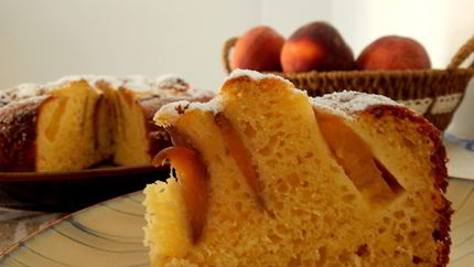 Пирог с персиками