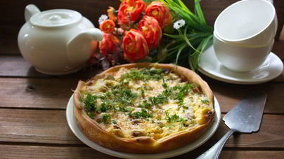 Пирог с шампиньонами и курицей