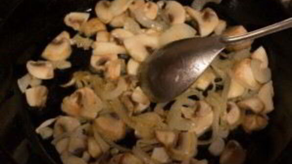 пирог с шампиньонами и курицей