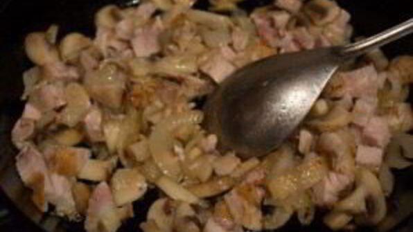 пирог с шампиньонами и курицей