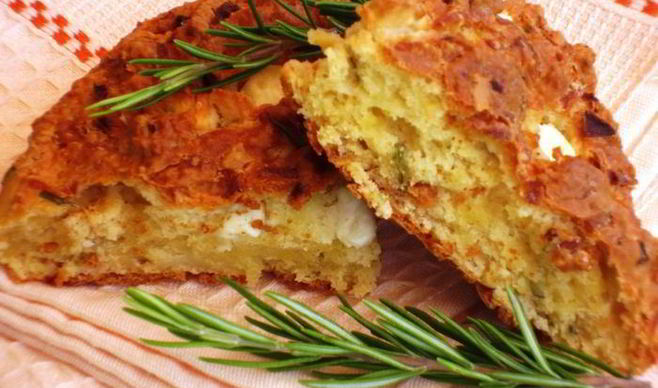 Пирог с сыром фета и розмарином