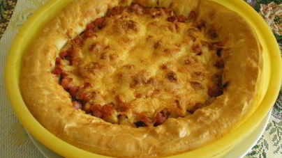 Пирог с ветчиной и сыром из заварного теста