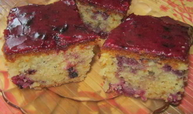 Пирог с вишней и черной смородиной