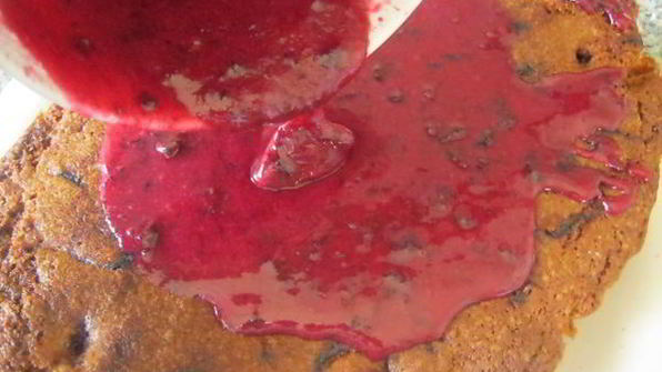 пирог с вишней и черной смородиной