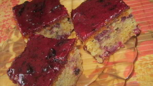 пирог с вишней и черной смородиной