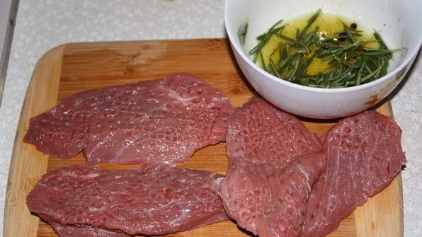 пирог с вялеными томатами, печеным перцем и ромштексом