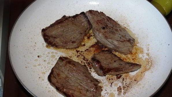 пирог с вялеными томатами, печеным перцем и ромштексом