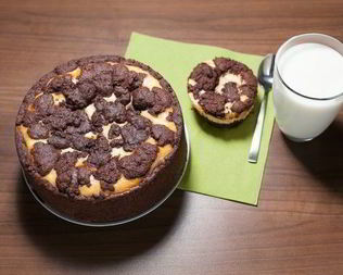 Русский рваный пирог с творожной начинкой