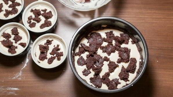 русский рваный пирог с творожной начинкой