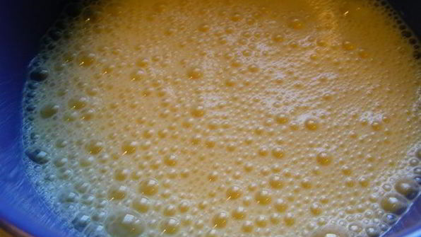 сочный пирог со сливами и марципаном