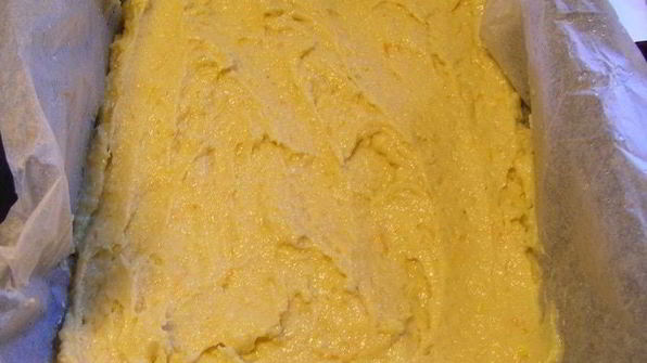 сочный пирог со сливами и марципаном