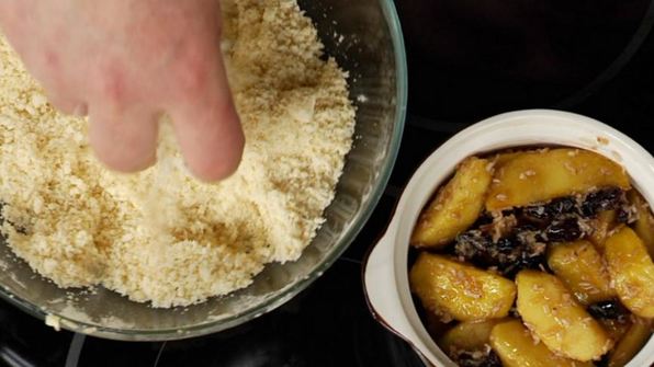 утренний яблочный пирог с кокосовой корочкой