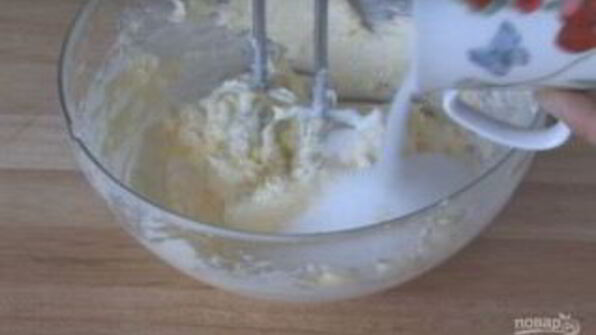 ванильно-мраморный бисквитный пирог