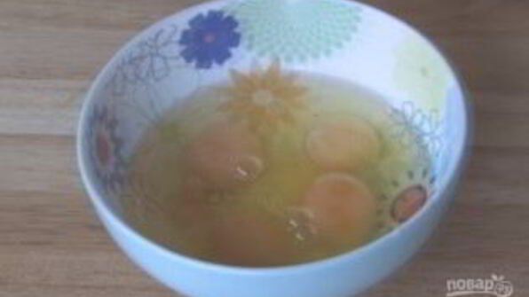 ванильно-мраморный бисквитный пирог