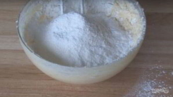 ванильно-мраморный бисквитный пирог