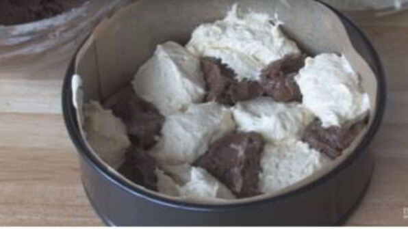 ванильно-мраморный бисквитный пирог