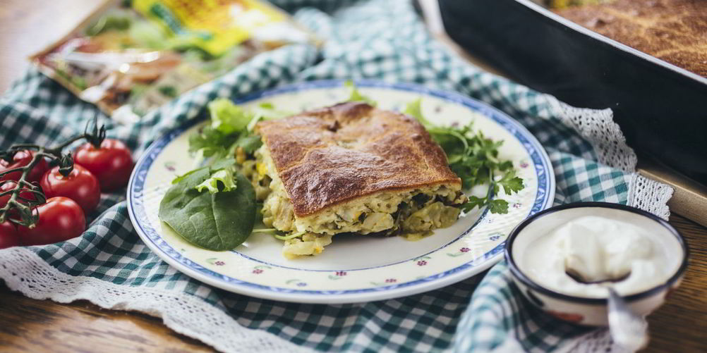 Рецепт заливной пирог с молодой капустой и яйцом