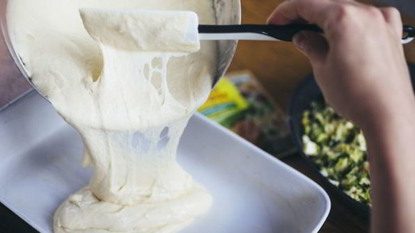 заливной пирог с молодой капустой и яйцом