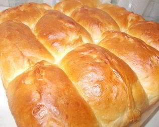 Домашние пирожки с вишней и шелковицей