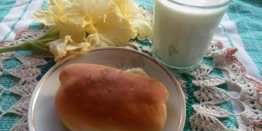 Рецепт дрожжевые пирожки с зеленым луком и яйцом в духовке