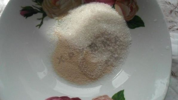 дрожжевые пирожки с зеленым луком и яйцом в духовке