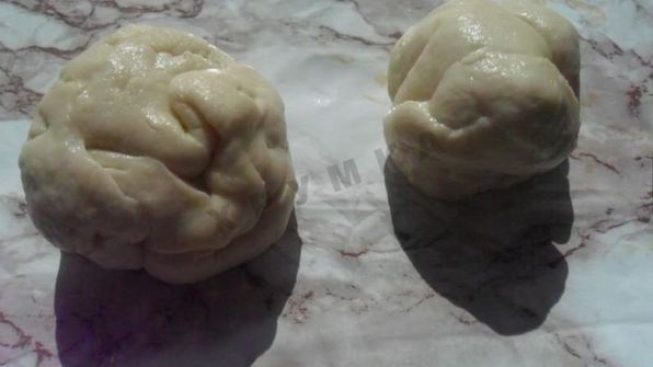 дрожжевые пирожки с зеленым луком и яйцом в духовке