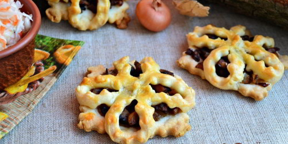 Рецепт хрустящие открытые пирожки-цветочки с грибами