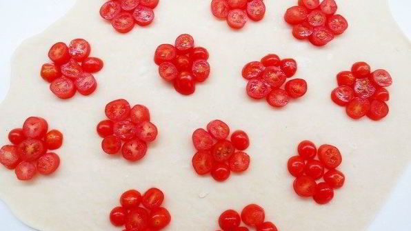 пирожки-бомбочки с фетой, помидорами и зеленью