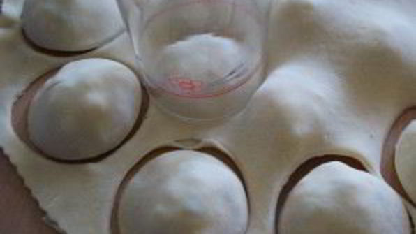 пирожки бомбочки с помидорами