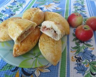 Пирожки из бездрожжевого теста с яблочной начинкой