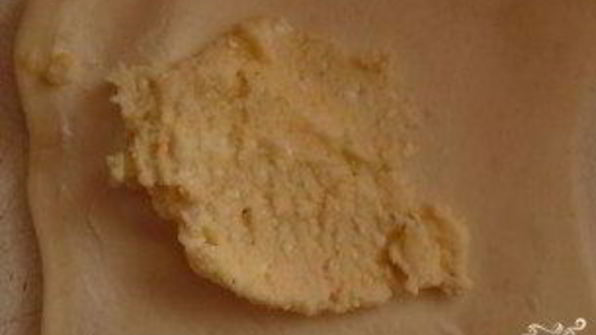 пирожки из слоеного теста на сковороде