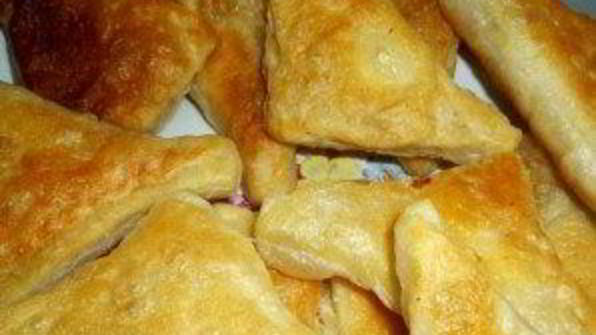 пирожки из слоеного теста на сковороде