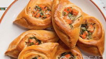 Пирожки из слоеного теста с рыбой