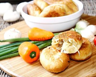 Пирожки из теста на майонезе с грибами, капустой и луком