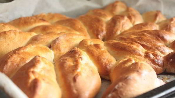 пирожки-лепестки с вишней и творогом