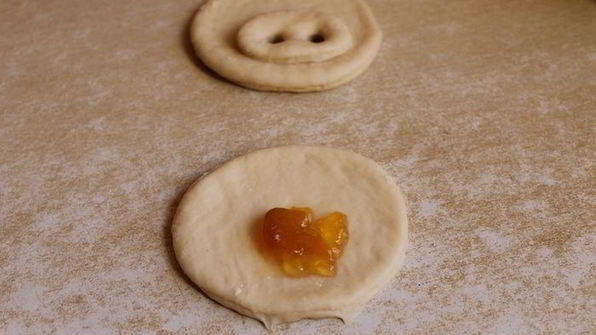 пирожки с абрикосовым конфитюром