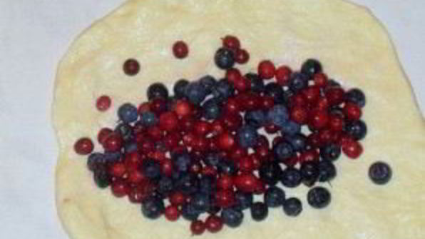 пирожки с черникой на сковороде