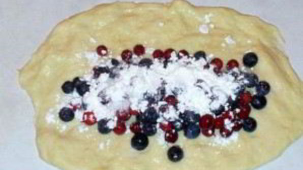 пирожки с черникой на сковороде