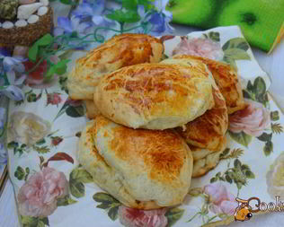 Пирожки с картофелем и лисичками