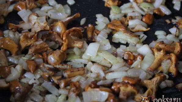 пирожки с картофелем и лисичками