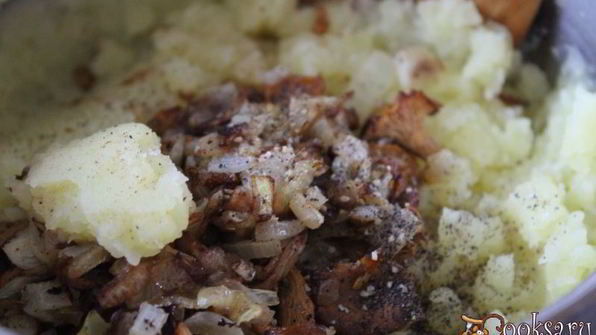 пирожки с картофелем и лисичками