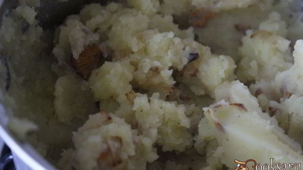 пирожки с картофелем и лисичками