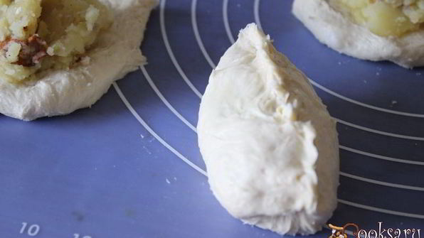 пирожки с картофелем и лисичками