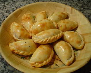 Пирожки с картошкой и тушенкой