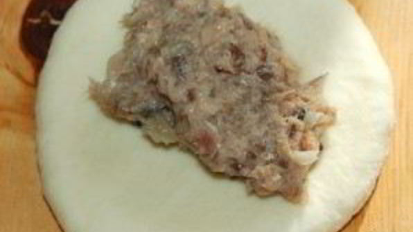 пирожки с консервированной рыбой