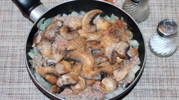 пирожки с мясным фаршем и грибами