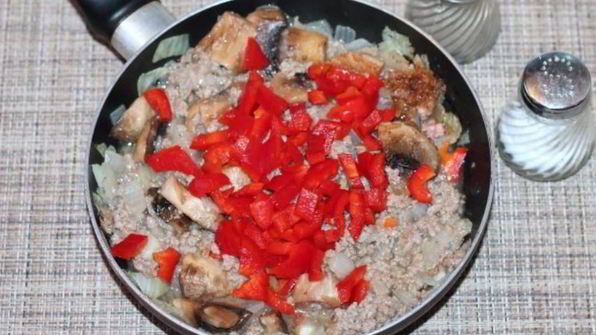 пирожки с мясным фаршем и грибами